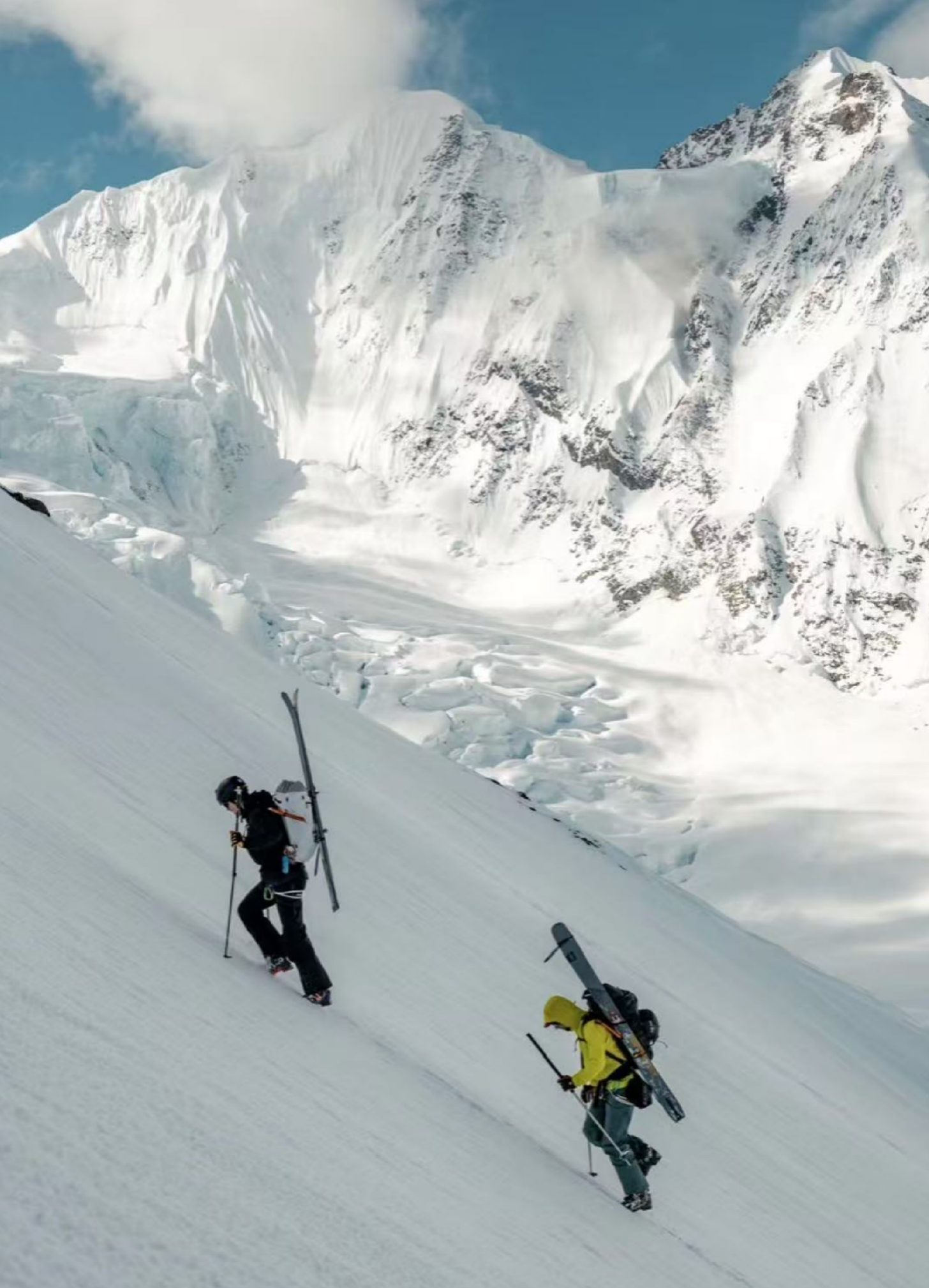 从山巅到都市：始祖鸟的品牌发展与多元布局