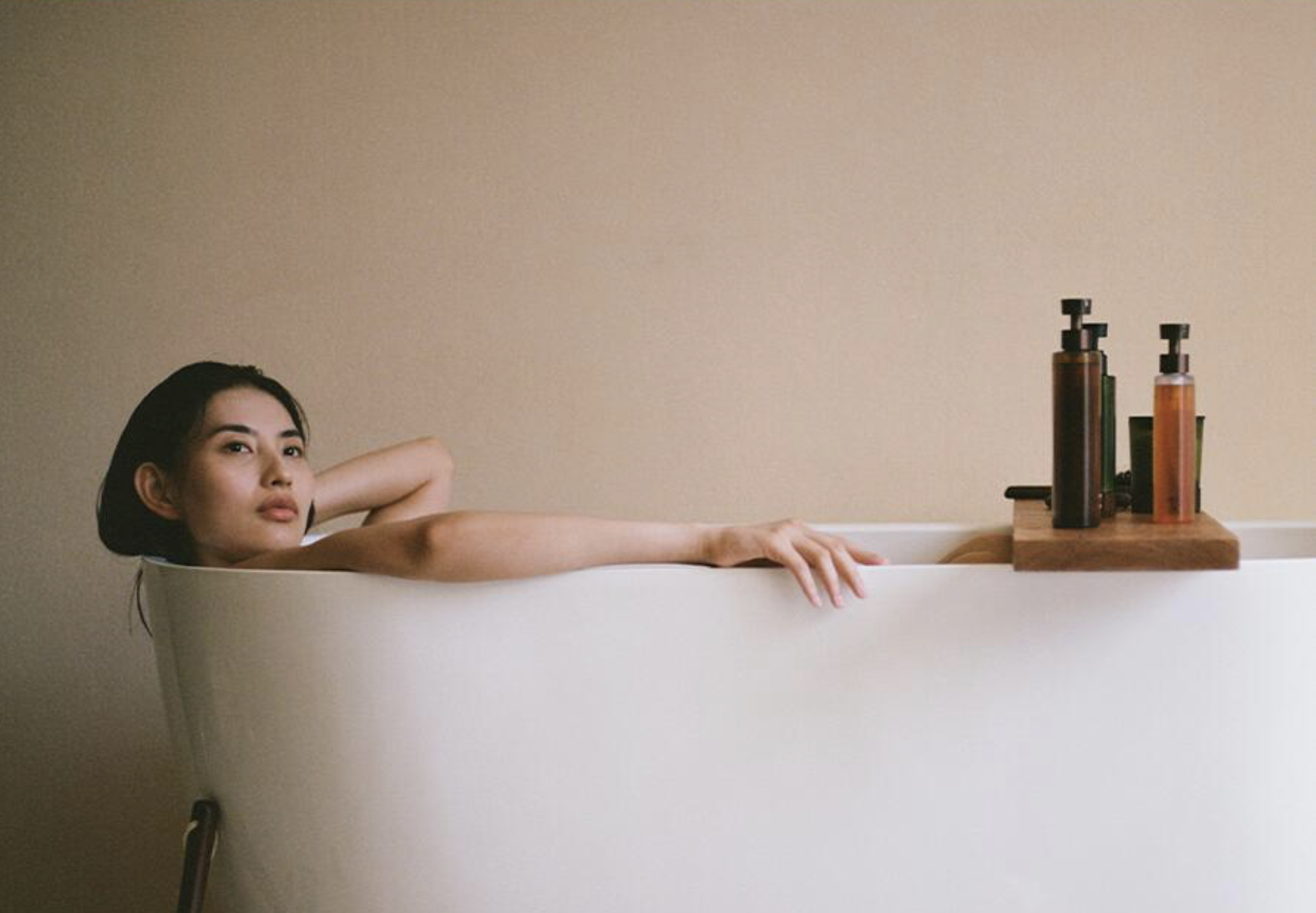 浴见：如何用松弛和自由治愈当代「中女」